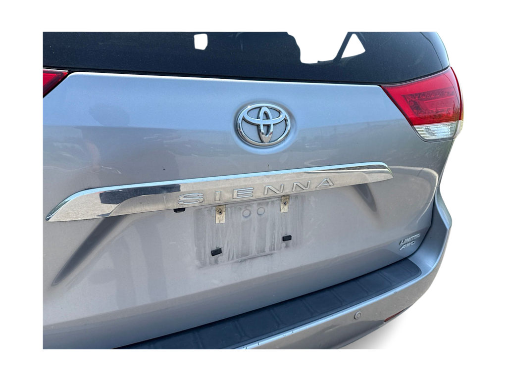 Thumbnail: 2012 Toyota Sienna - 18