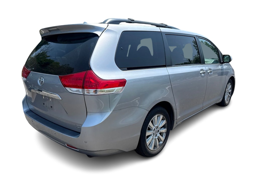 Thumbnail: 2012 Toyota Sienna - 17