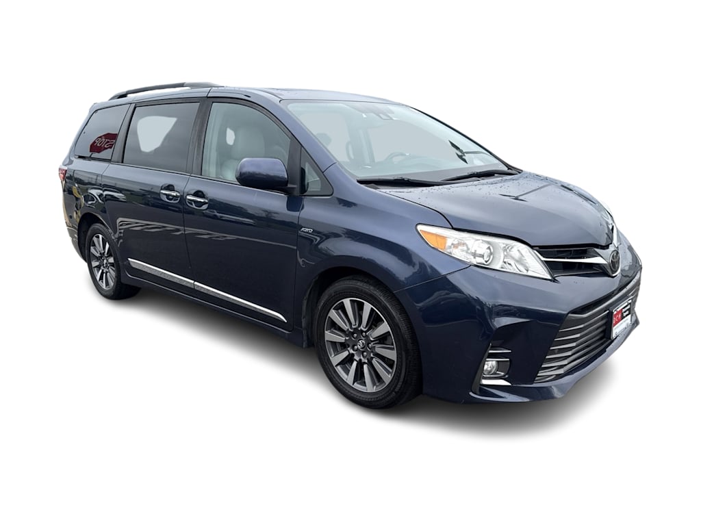 Thumbnail: 2018 Toyota Sienna - 15