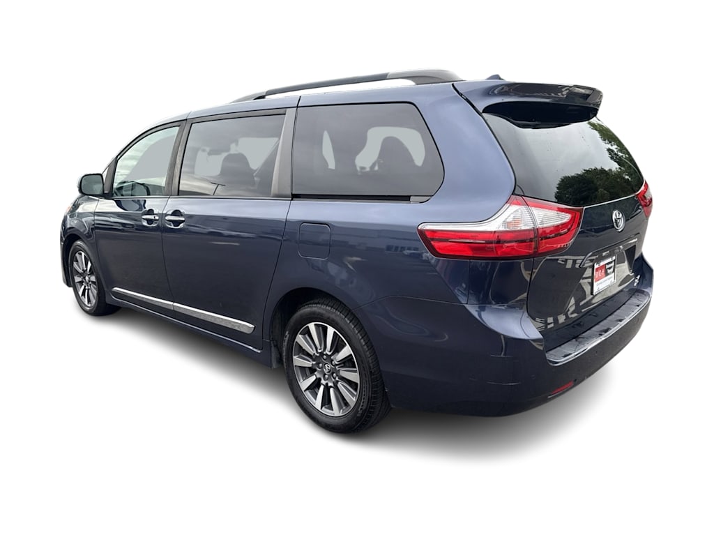 Thumbnail: 2018 Toyota Sienna - 3