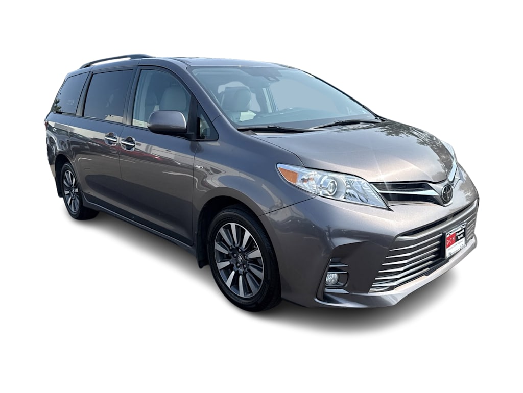 Thumbnail: 2018 Toyota Sienna - 16
