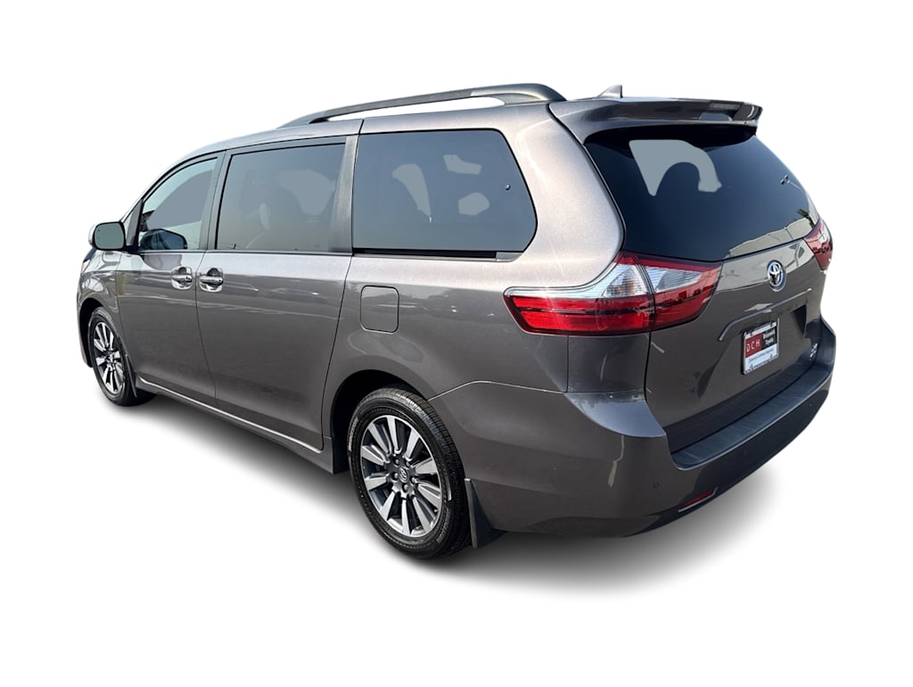 Thumbnail: 2018 Toyota Sienna - 3