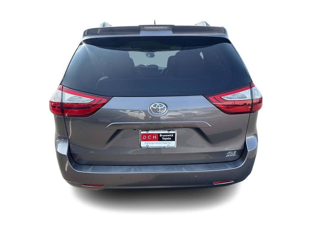 Thumbnail: 2018 Toyota Sienna - 4