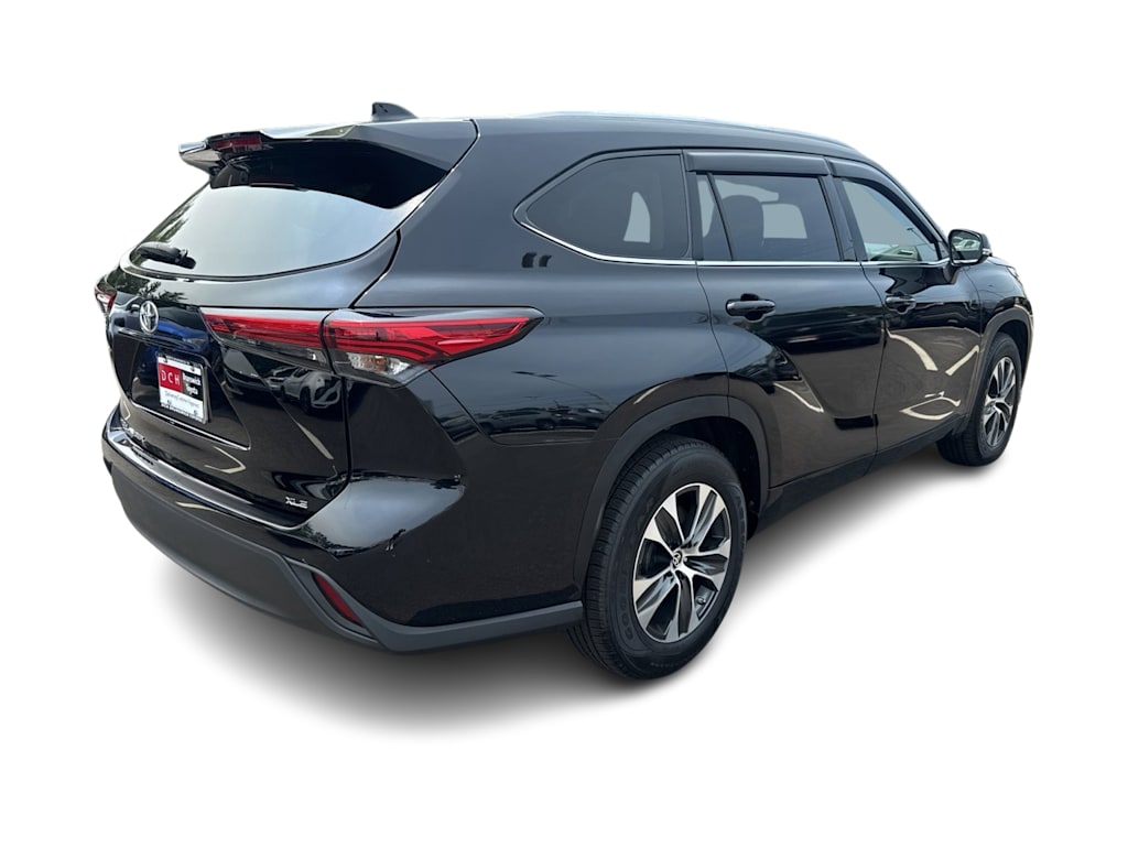 Thumbnail: 2021 Toyota Highlander - 18