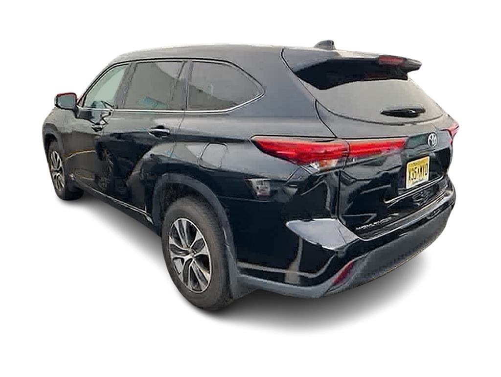 2021 Toyota Highlander XLE 3