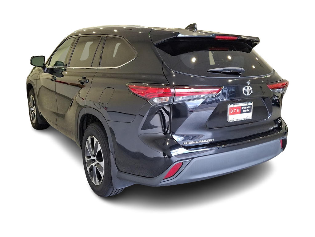 2021 Toyota Highlander XLE 3