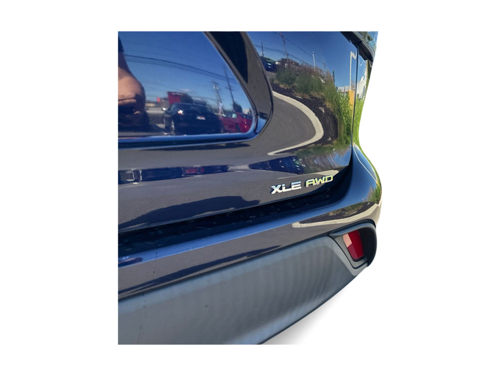 Thumbnail: 2021 Toyota Highlander - 16