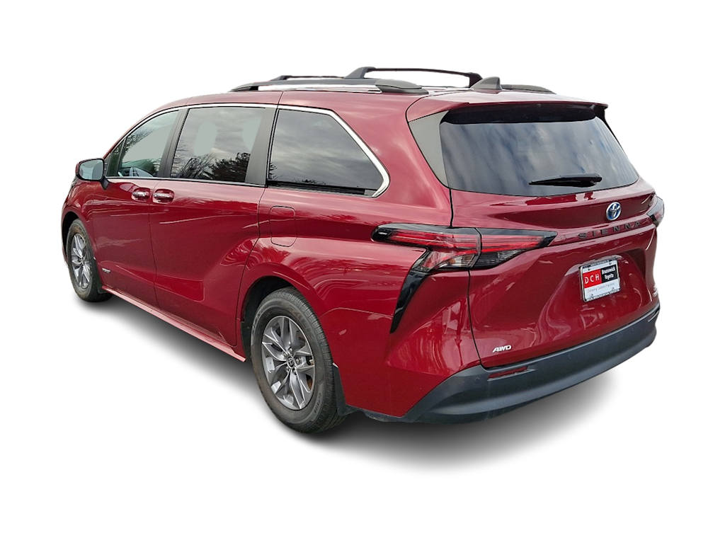 2021 Toyota Sienna XLE 3