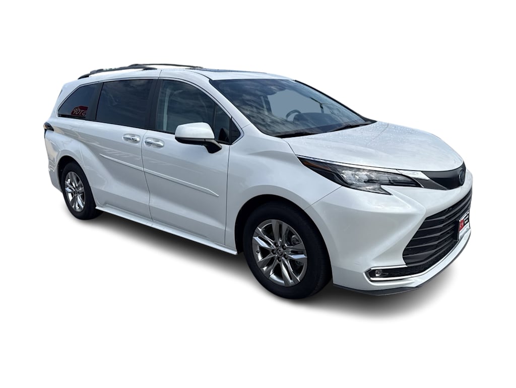 Thumbnail: 2024 Toyota Sienna - 17