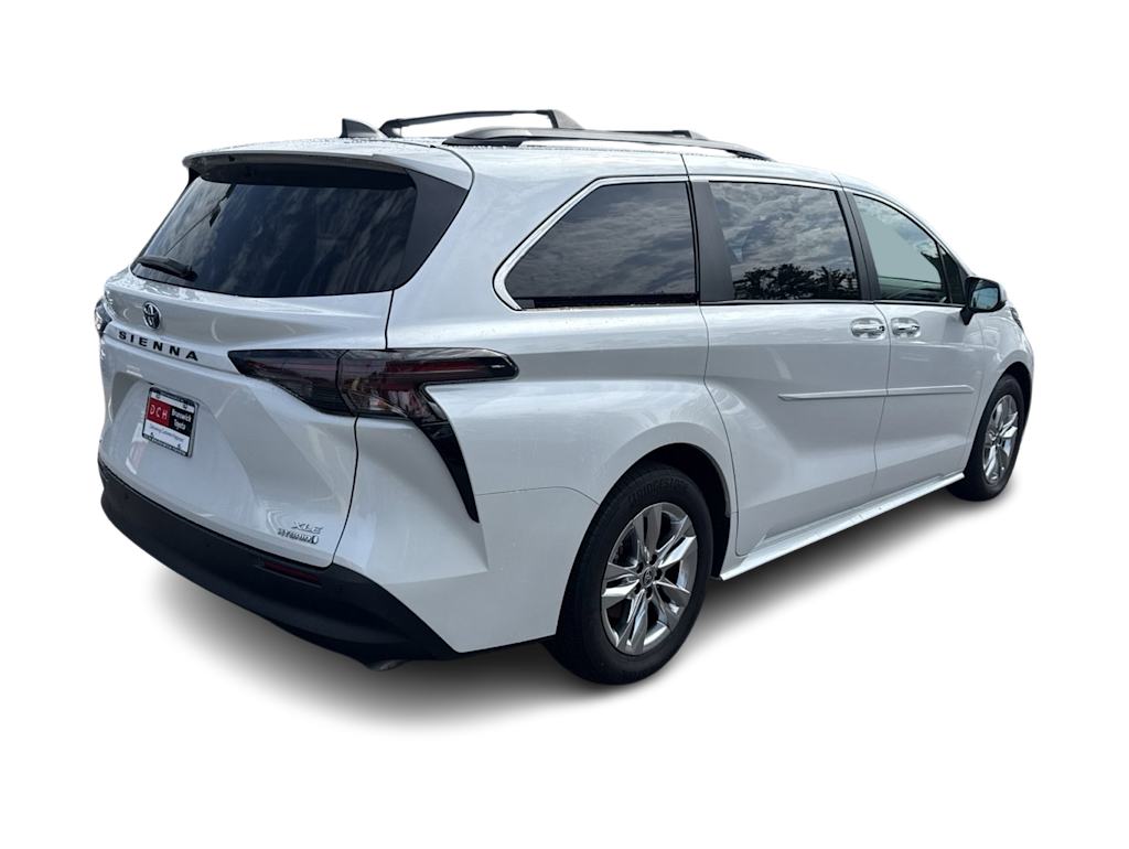 Thumbnail: 2024 Toyota Sienna - 18