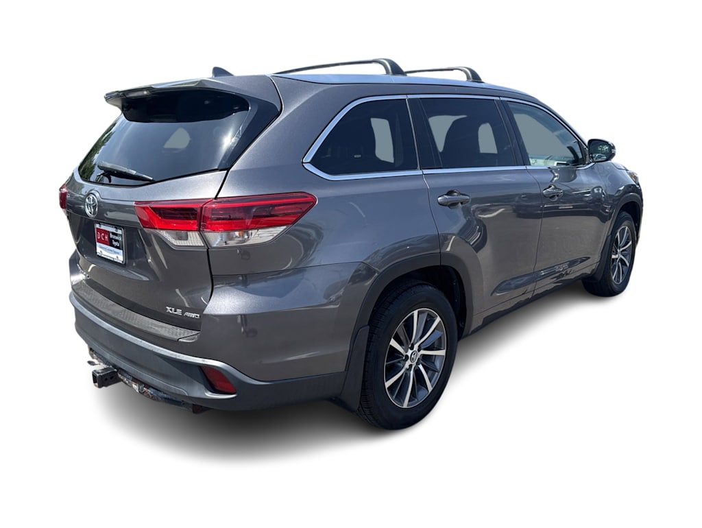 Thumbnail: 2017 Toyota Highlander - 18