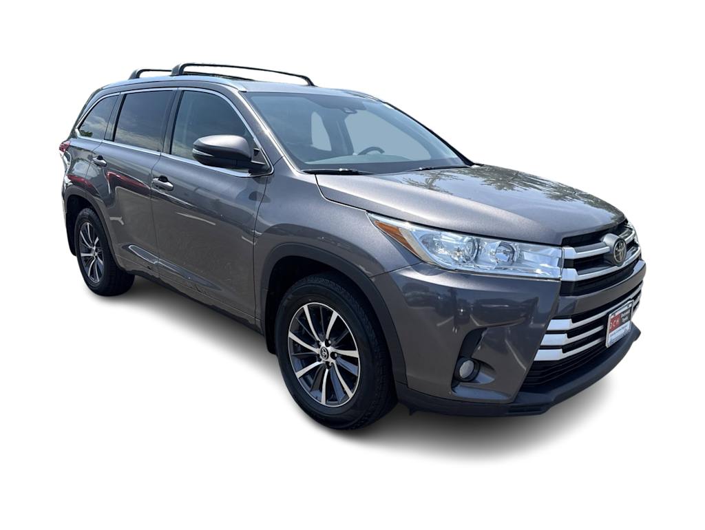 Thumbnail: 2017 Toyota Highlander - 15