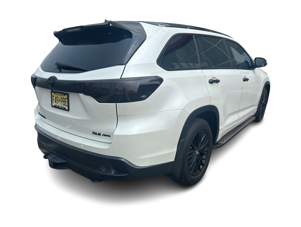 Thumbnail: 2018 Toyota Highlander - 8