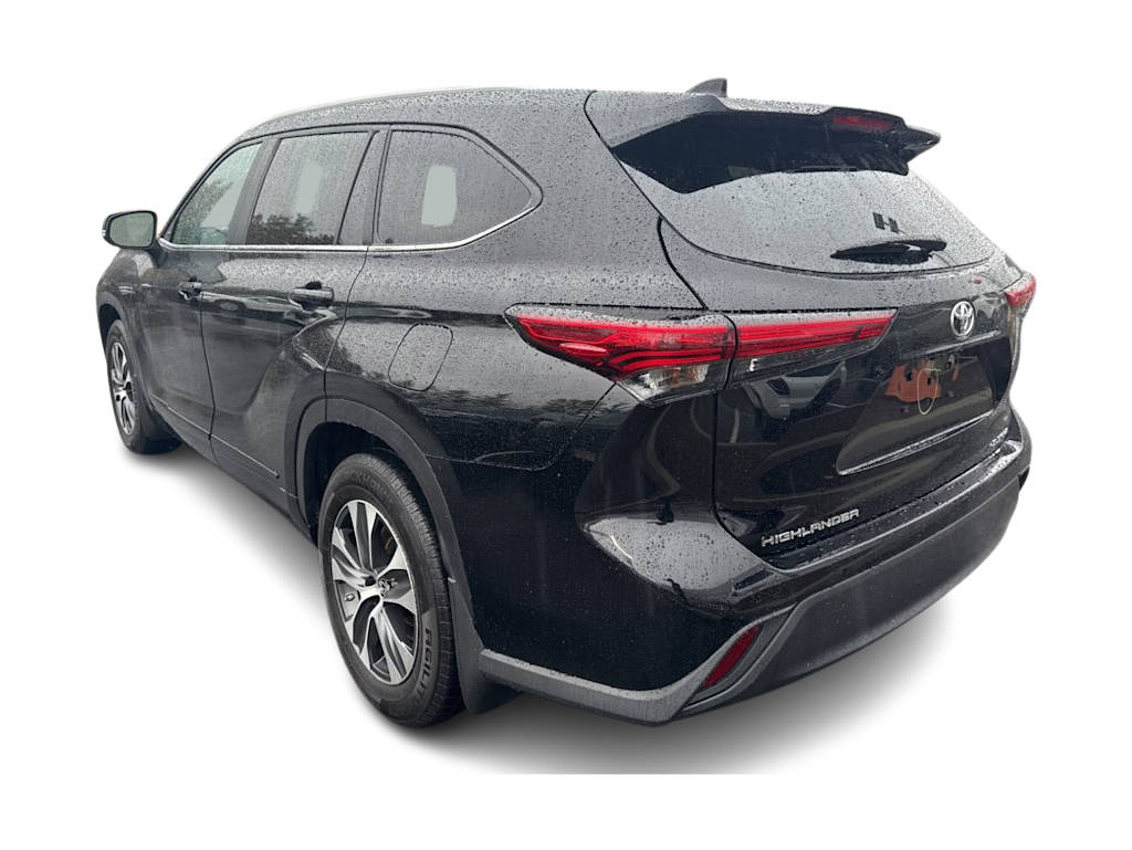 Thumbnail: 2023 Toyota Highlander - 3