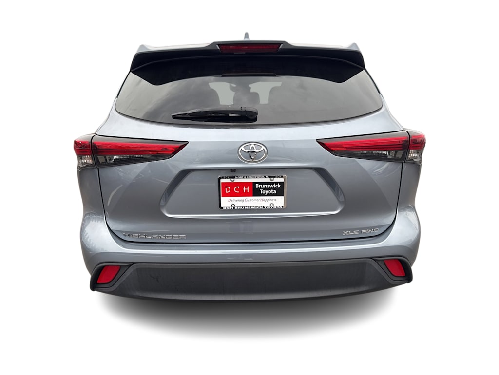 Thumbnail: 2023 Toyota Highlander - 4