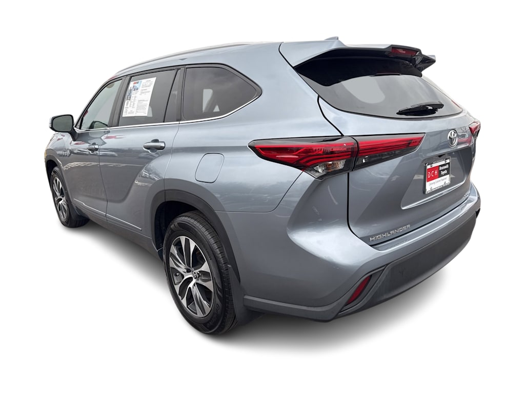 Thumbnail: 2023 Toyota Highlander - 3