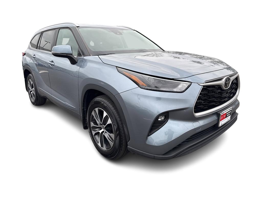 Thumbnail: 2023 Toyota Highlander - 18