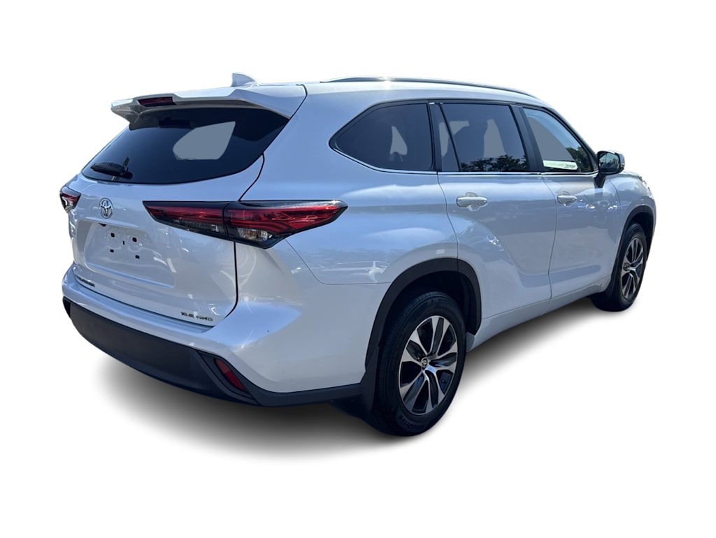 Thumbnail: 2023 Toyota Highlander - 18