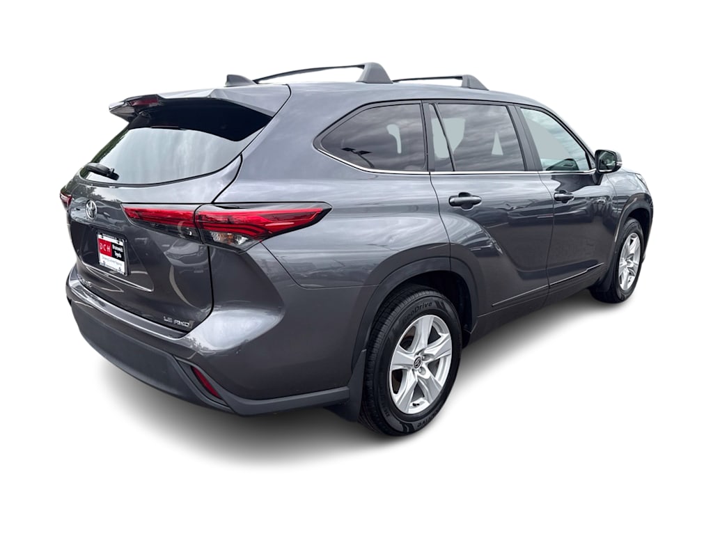Thumbnail: 2023 Toyota Highlander - 18