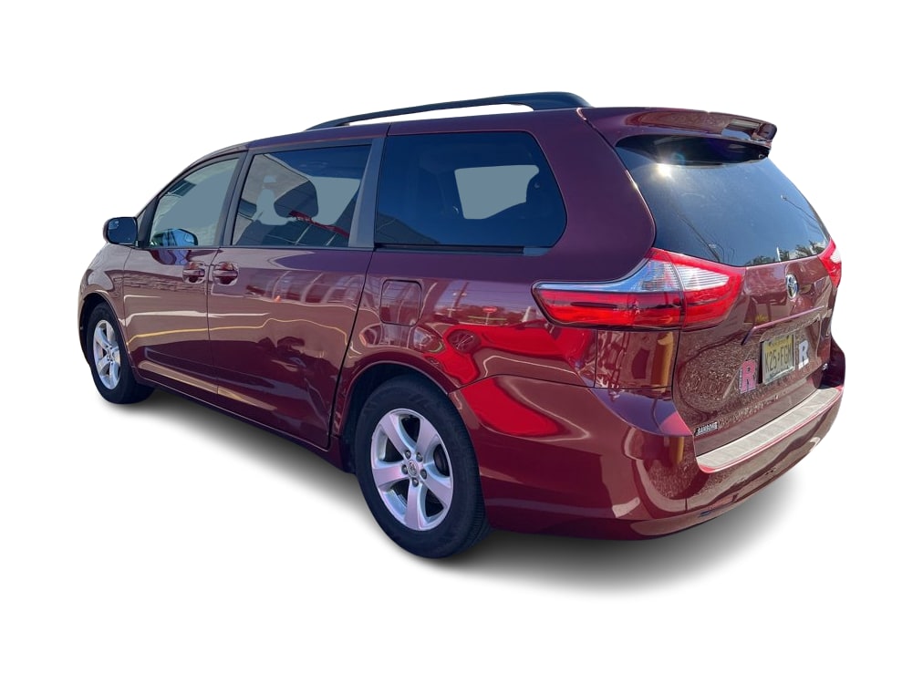 Thumbnail: 2015 Toyota Sienna - 3
