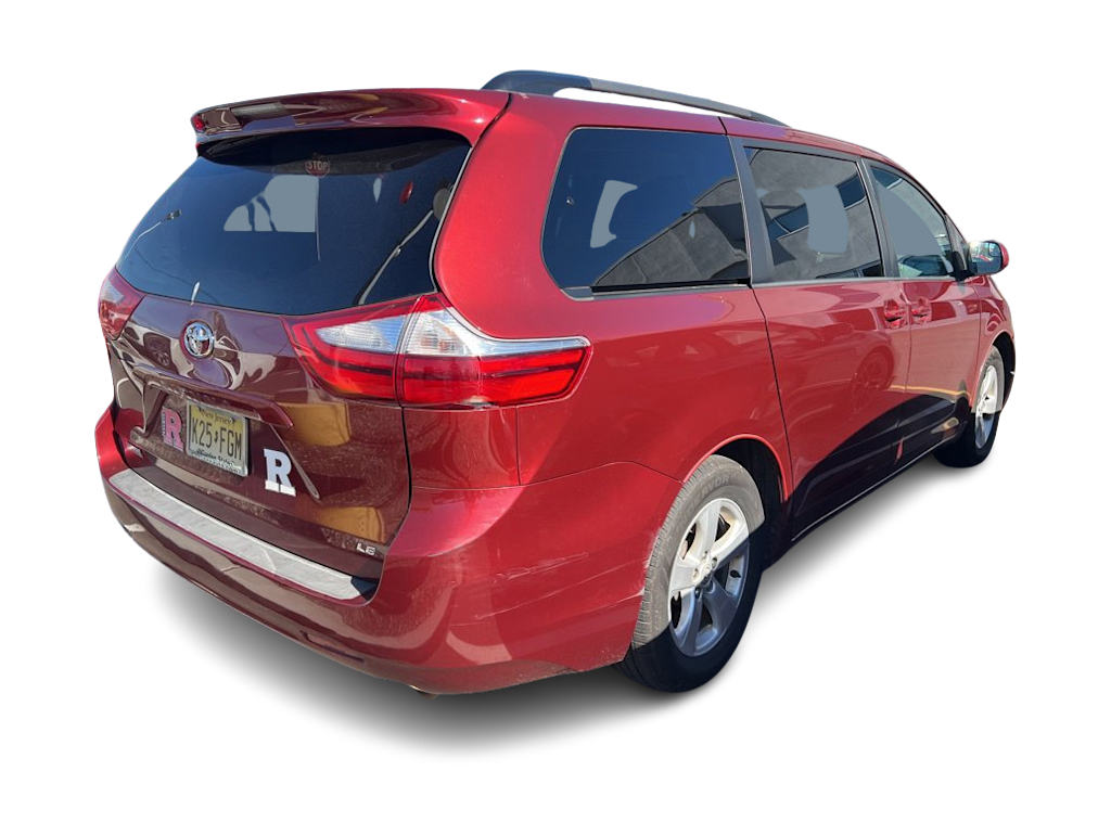 Thumbnail: 2015 Toyota Sienna - 8