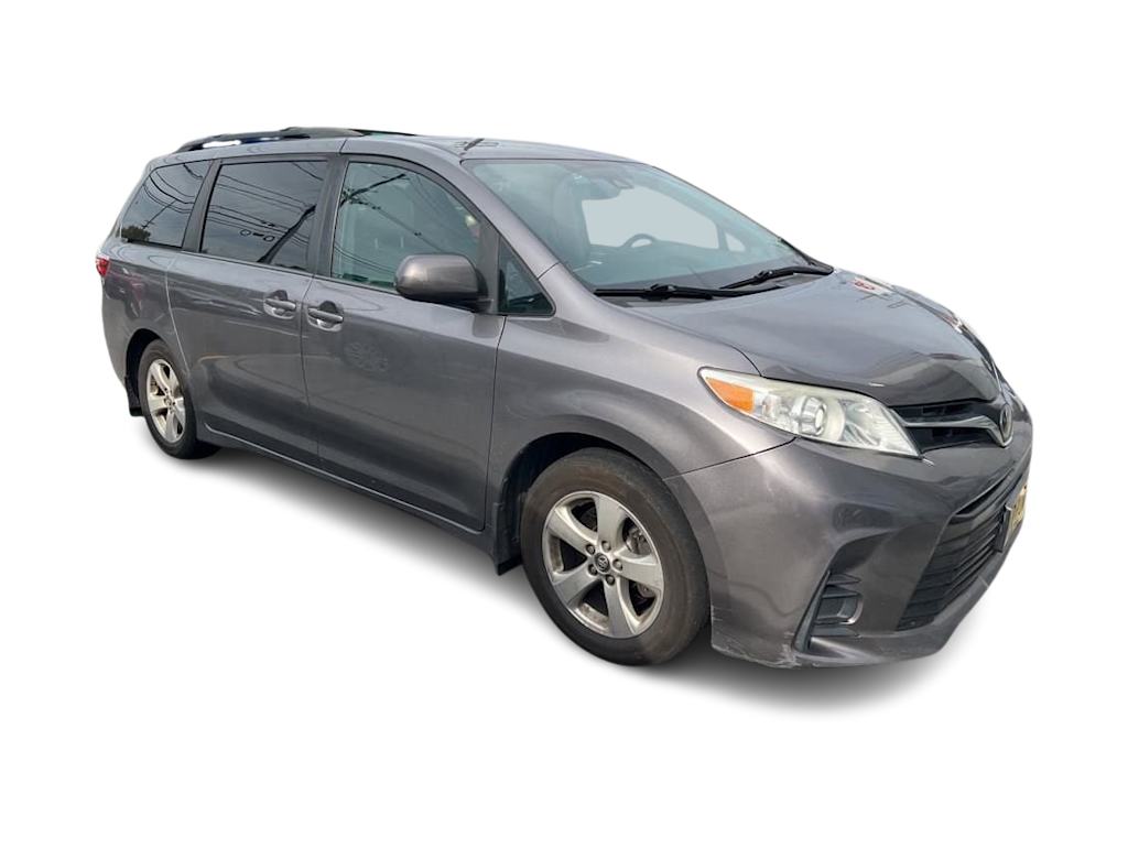 Thumbnail: 2018 Toyota Sienna - 9