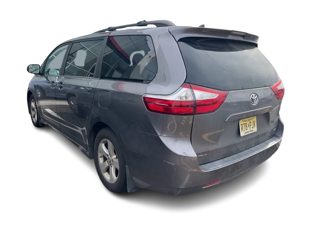 Thumbnail: 2018 Toyota Sienna - 3