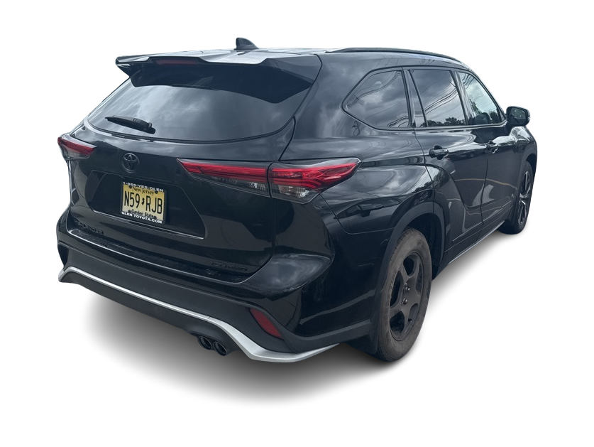 Thumbnail: 2022 Toyota Highlander - 10