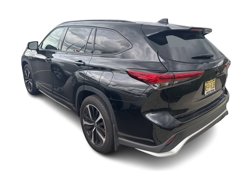 Thumbnail: 2022 Toyota Highlander - 2
