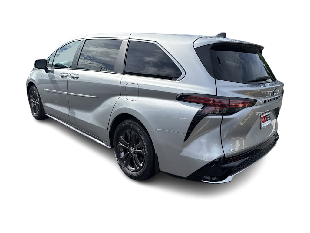 Thumbnail: 2024 Toyota Sienna - 3