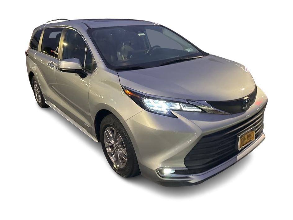 Thumbnail: 2021 Toyota Sienna - 10