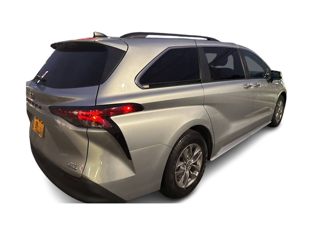 Thumbnail: 2021 Toyota Sienna - 11