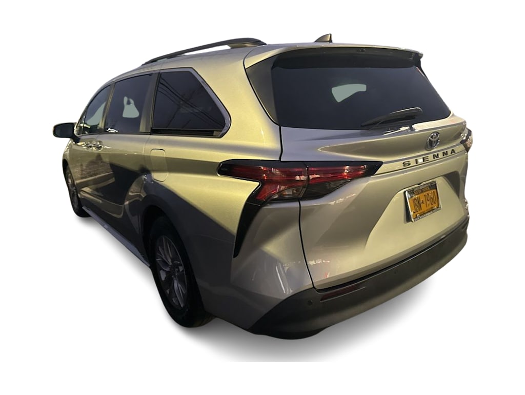 Thumbnail: 2021 Toyota Sienna - 2