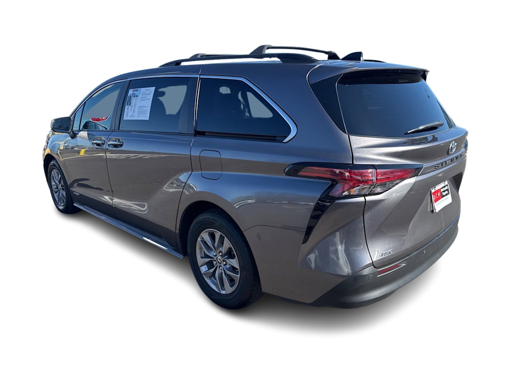 Thumbnail: 2021 Toyota Sienna - 3