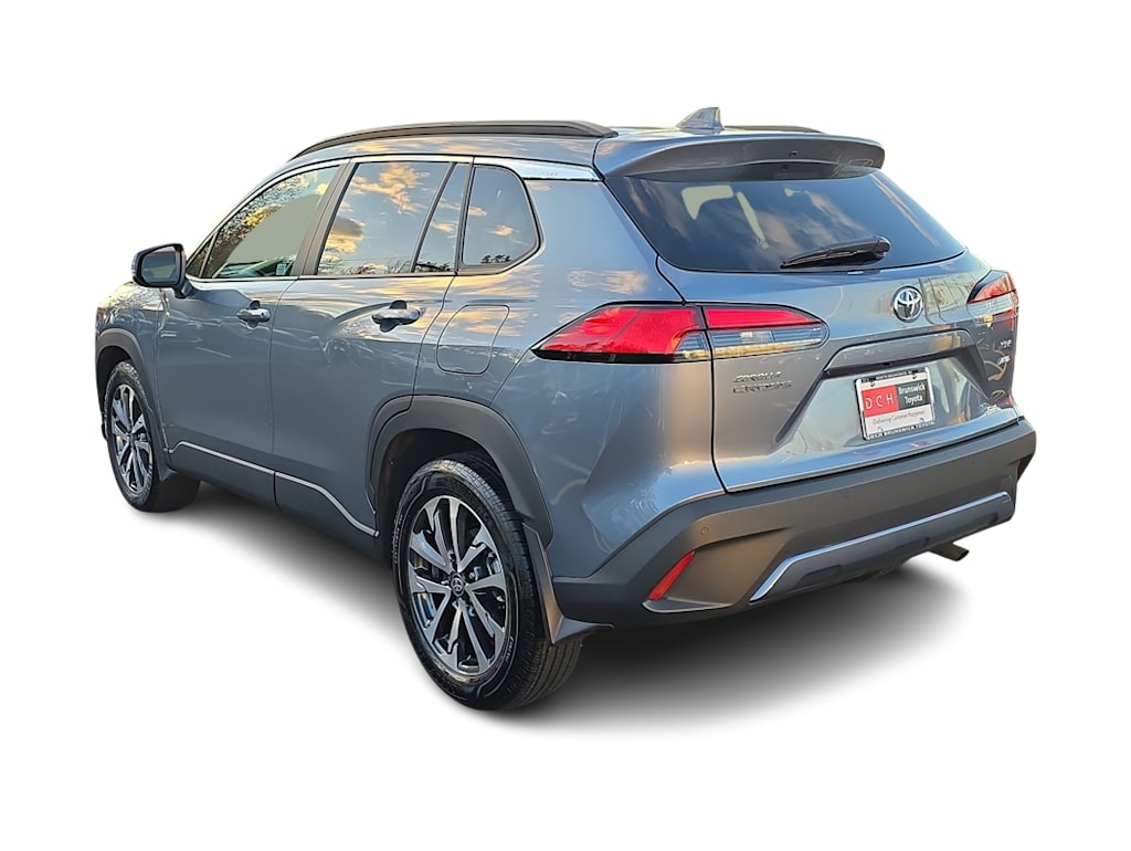 2023 Toyota Corolla Cross XLE 4