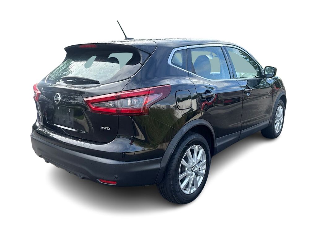 Thumbnail: 2021 Nissan Rogue Sport - 18