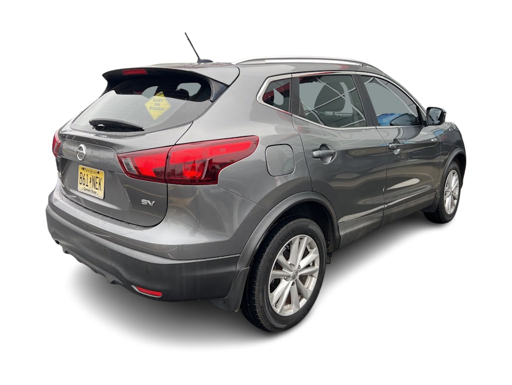 Thumbnail: 2017 Nissan Rogue Sport - 12