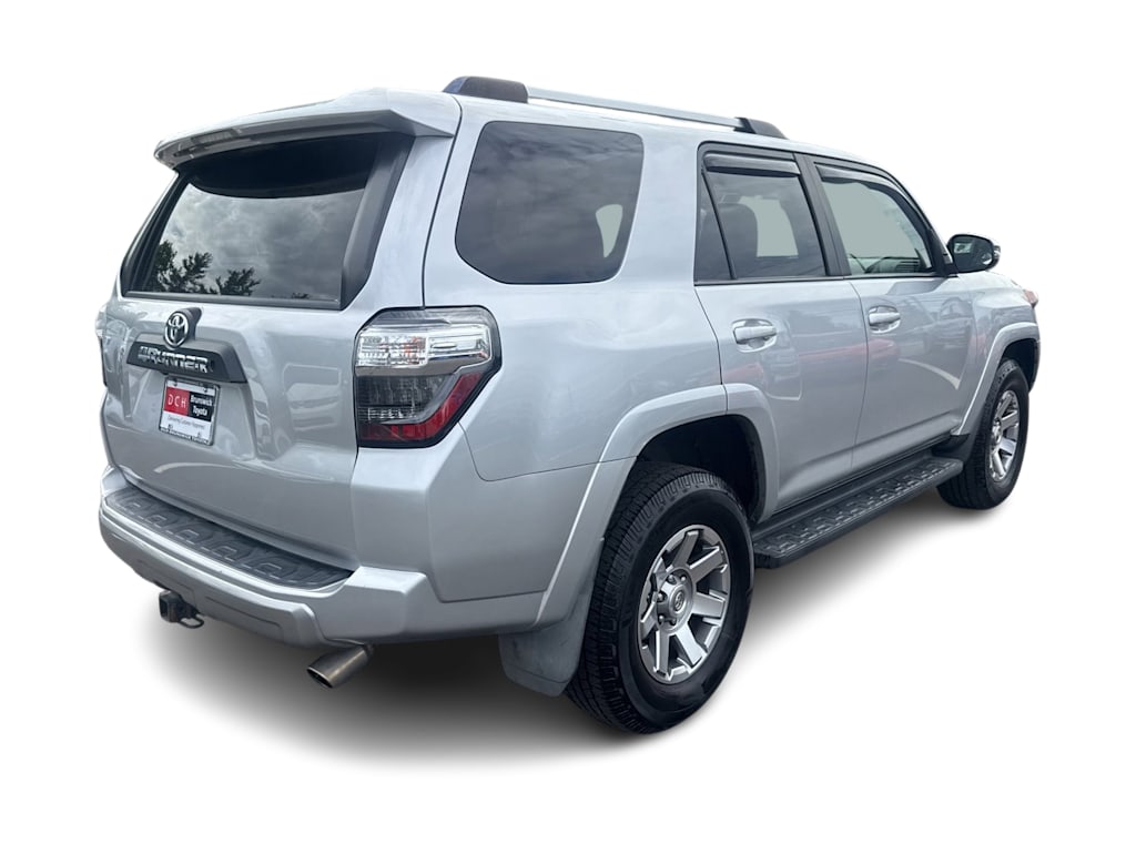 Thumbnail: 2016 Toyota 4Runner - 19