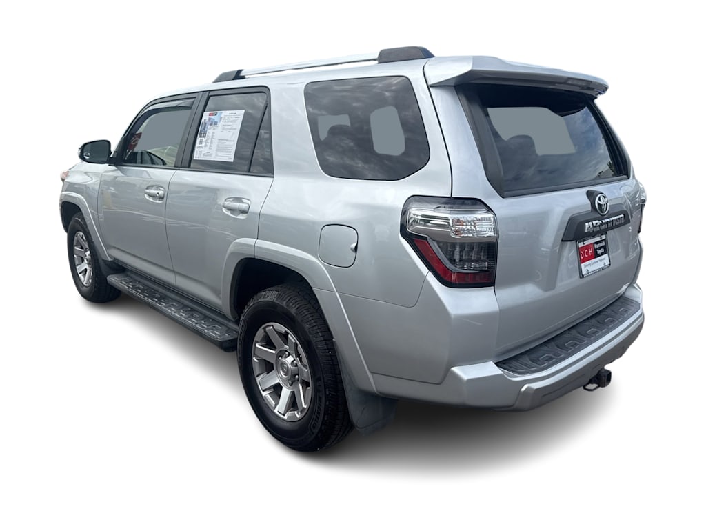 Thumbnail: 2016 Toyota 4Runner - 3