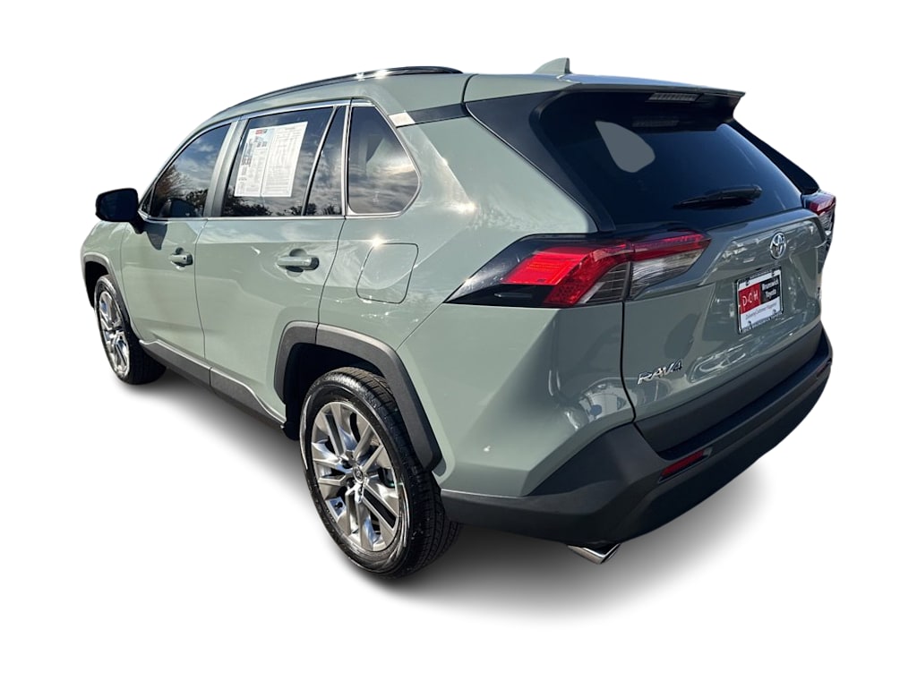 Thumbnail: 2021 Toyota RAV4 - 3