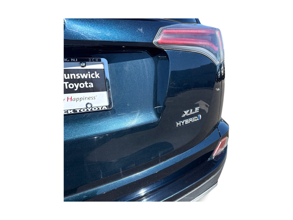 Thumbnail: 2017 Toyota RAV4 - 21