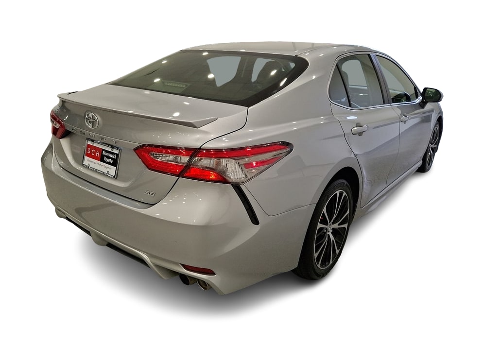 2018 Toyota Camry SE 16