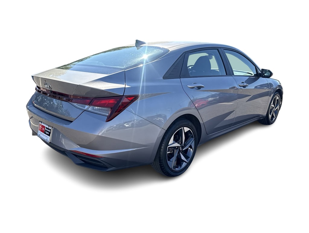 Thumbnail: 2023 Hyundai Elantra - 17