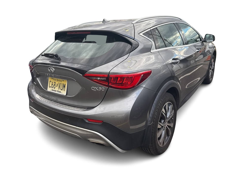 Thumbnail: 2017 INFINITI QX30 - 8
