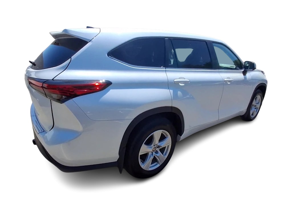 Thumbnail: 2023 Toyota Highlander - 16