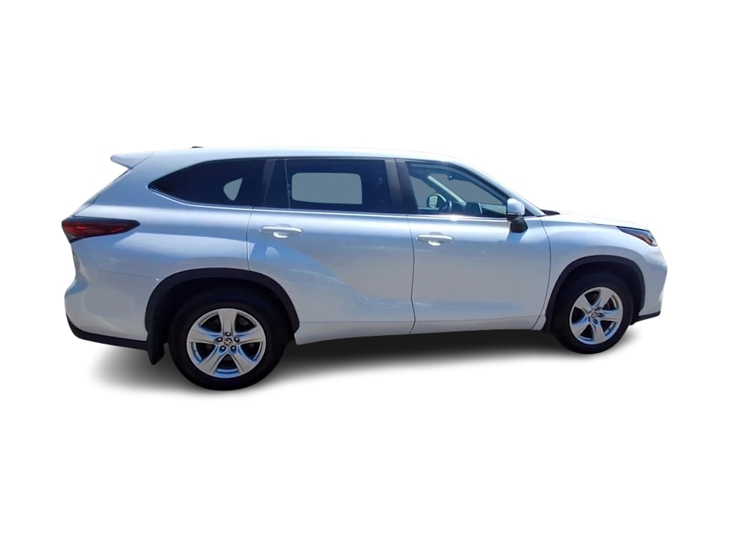 Thumbnail: 2023 Toyota Highlander - 17