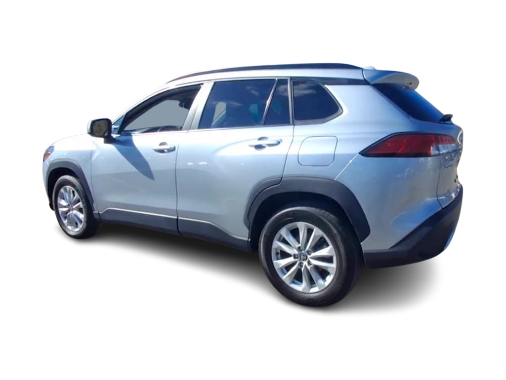 2022 Toyota Corolla Cross LE 16