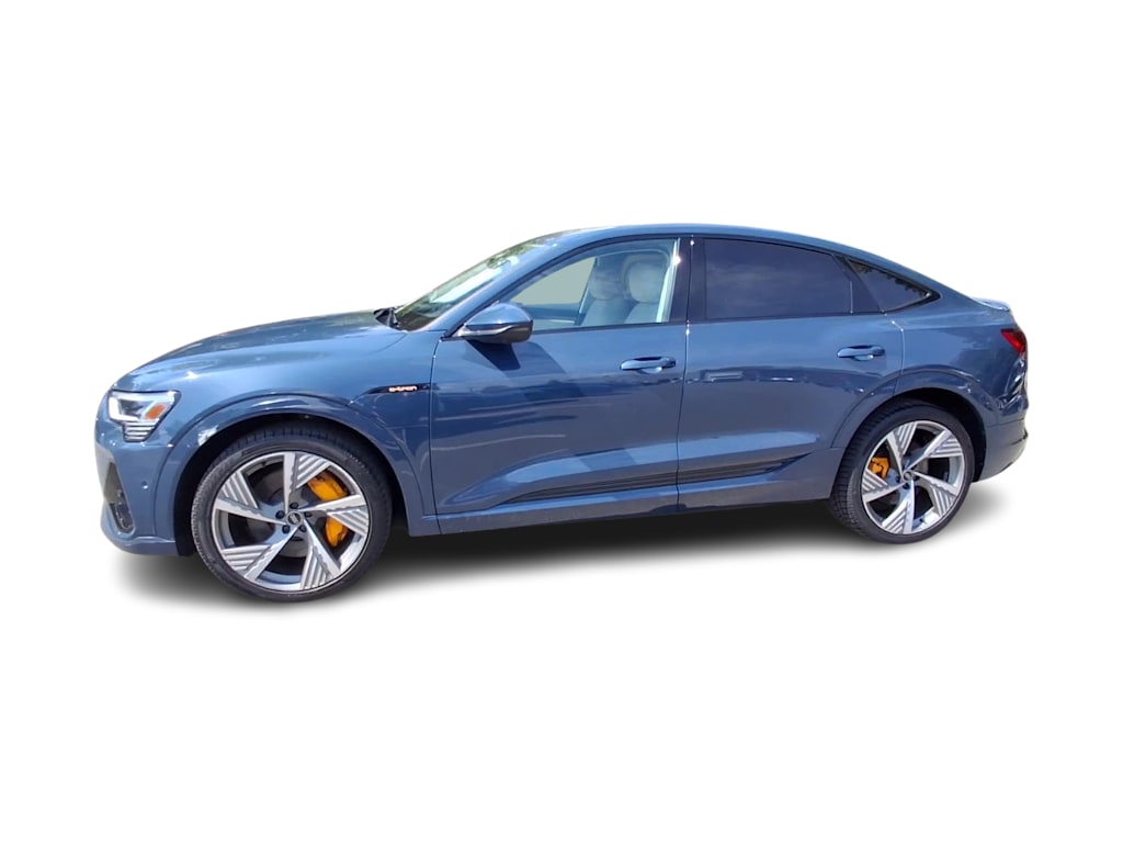 Thumbnail: 2022 Audi e-tron - 3