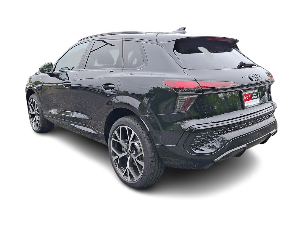 Thumbnail: 2026 Audi Q3 - 4