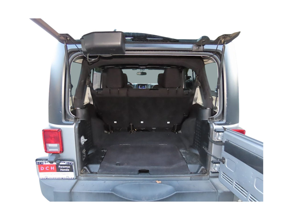 Thumbnail: 2015 Jeep Wrangler - 17